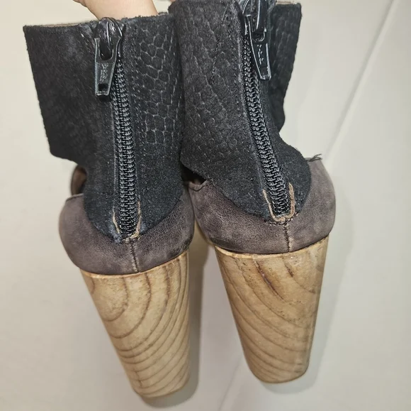 🌸 Free People‎Suede Clogs, size 39